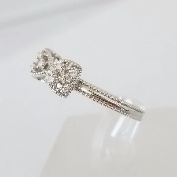 Sterling Silver Bow Ring - Picture 2 of 8